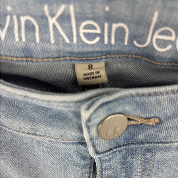 Calvin Klein Jeans Women's Capri Jeans Casual Light Blue Wash Size 8 - Picture 3 of 6